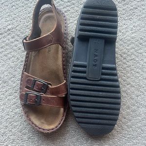 NAOT Sandles